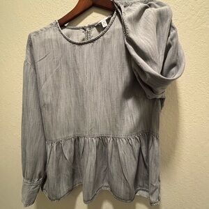 Time and Tru Gray Women's Crinkle Peplum Long Sleeve Top, Size: Medium
